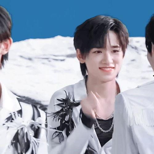 宋亚轩爆料团员视频,独家幕后花絮大公开  第2张